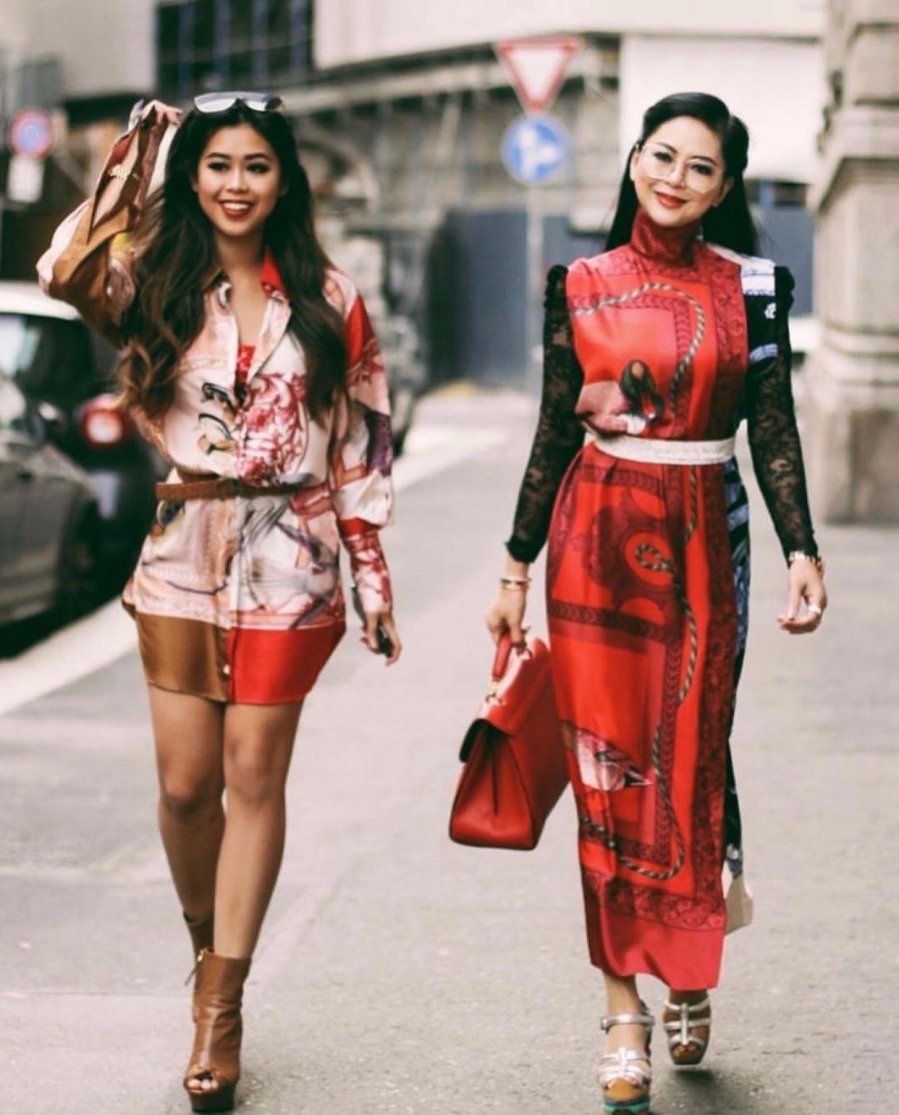 Cặp mẹ con sành điệu nhất nhì giới doanh nhân Việt luôn là gương mặt khách Vip cho mọi show thời trang danh giá.    