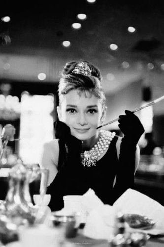 Audrey Hepburn là cái tên đã đi vào lịch sử điện ảnh và thời trang.    