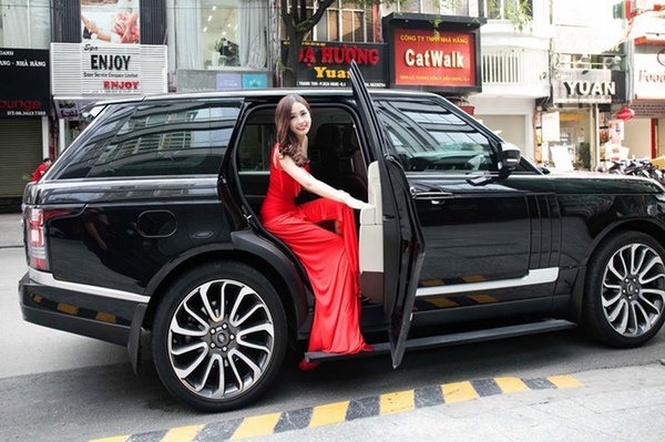 Cận cảnh chiếc Mitsubishi Grandis-E của Hoa hậu Mai Phương Thúy.