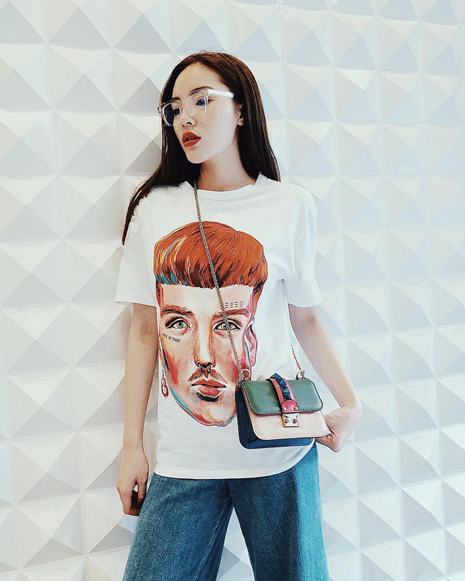Xu hướng áo thun in hình mặt người pop-art cũng được nhiều nhà mốt thế giới lăng xê trong năm 2018. Kỳ Duyên cũng cập nhật trào lưu vào tủ quần áo street style mùa hè.    