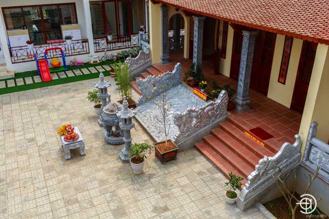 Kiến trúc của đền thờ Mẫu trong khu biệt thự của vợ chồng ca sĩ Việt Hoàn nhìn từ trên cao xuống. (Ảnh: Soha)    
