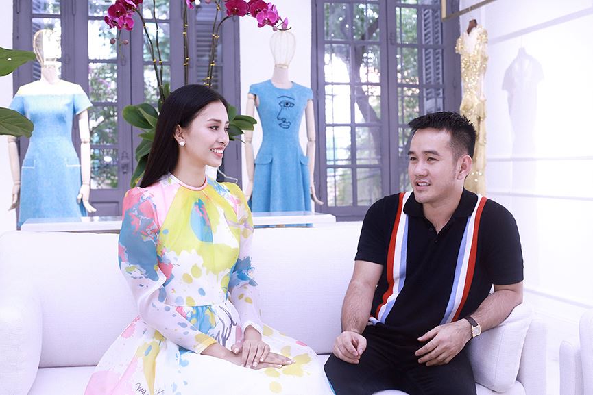 Việc các NTK hàng đầu Việt Nam cùng nhau hỗ trợ Hoa hậu Tiểu Vy trong cuộc thi Miss World cho thấy sự tin tưởng và kỳ vọng rất lớn vào nhan sắc 18 tuổi lần này.  