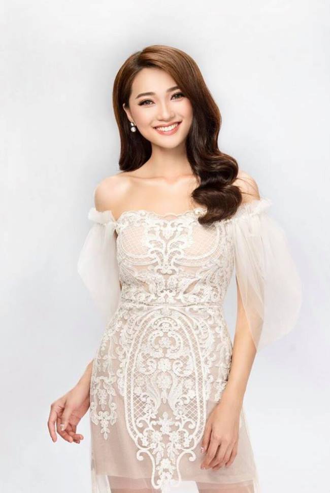 Cô cũng là một cái tên nổi bật trong dàn thí sinh Hoa hậu Hoàn vũ Việt Nam 2017 và từng đạt giải Gương mặt đẹp nhất Hoa hậu Hoàn vũ Việt Nam 2017.    