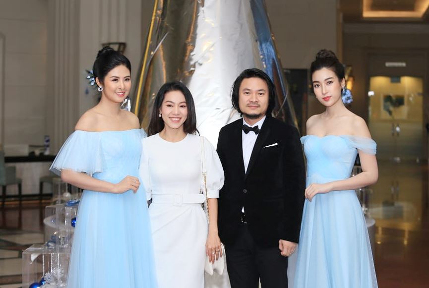 Hoa hậu Ngọc Hân và Hoa hậu Mỹ Linh hội ngộ bà Phạm Kim Dung - phó trưởng ban tổ chức cuộc thi HHVN 2018 và đạo diễn Hoàng Nhật Nam tại đám cưới.  