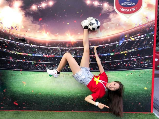 Trên trang cá nhân của Ngọc Nữ, cô luôn thể hiện là một người yêu bóng đá, đặc biệt là bóng đá Việt Nam.    