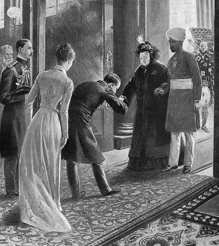 Vì vậy, sau khi Nữ hoàng Victoria II qua đời năm 1901, Hoàng gia Anh đã ra lệnh đốt toàn bộ tài liệu, thư từ liên quan tới Abdul Karim.  