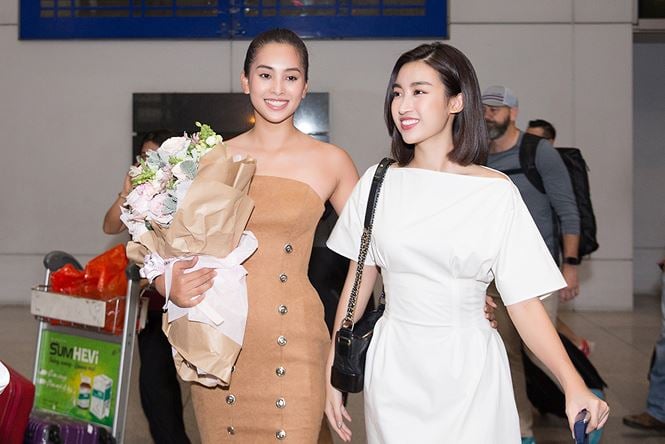 Hội chị em Hoa hậu Mỹ Linh, Á hậu Phương Nga đã có mặt tại sân bay, háo hức đón “em út” Tiểu Vy trong ngày về.  