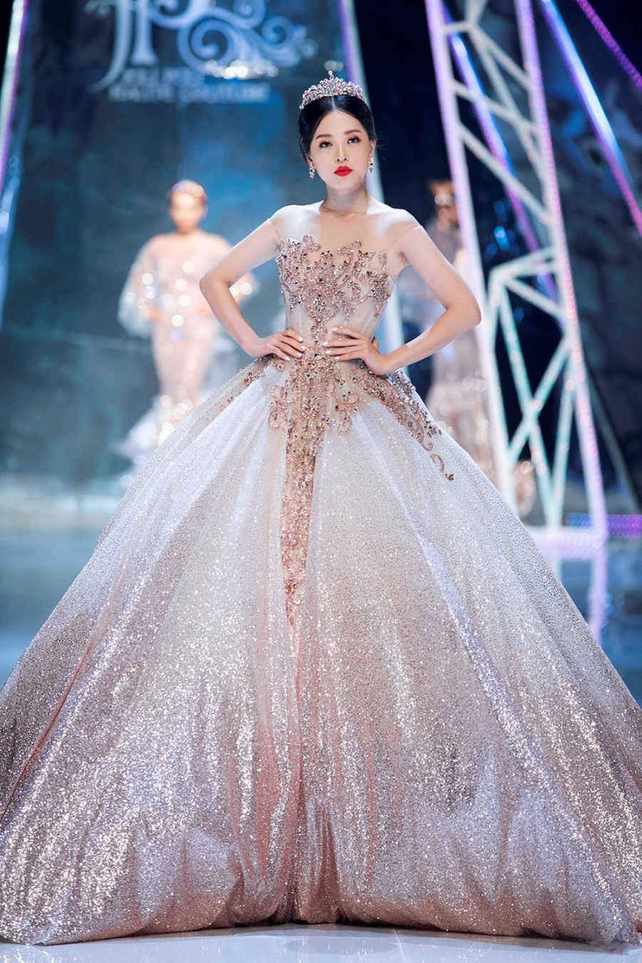 Phương Nga từng có cú 'lội ngược dòng' lọt top 10 Miss Grand International 2018 vừa qua. 