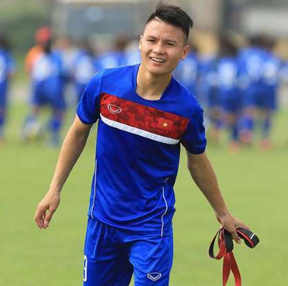 Tiền vệ Nguyễn Quang Hải trở thành người hùng trong trận đấu quan trọng đưa Việt Nam vào chung kết và giành được chiếc cúp vô địch AFF Cup.