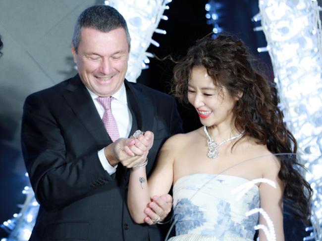Lâm Tâm Như không đeo nhẫn cưới trong sự kiện mới đây khiến tin đồn ly hôn xuất hiện.    