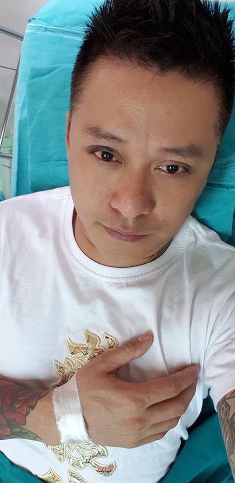 Tuấn Hưng lại nhập viện với một bên mắt tím tái.
