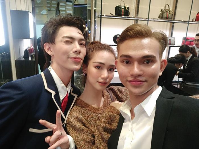 Hòa Minzy cùng người em thân thiết Erik và một người bạn tại sự kiện thời trang mới đây