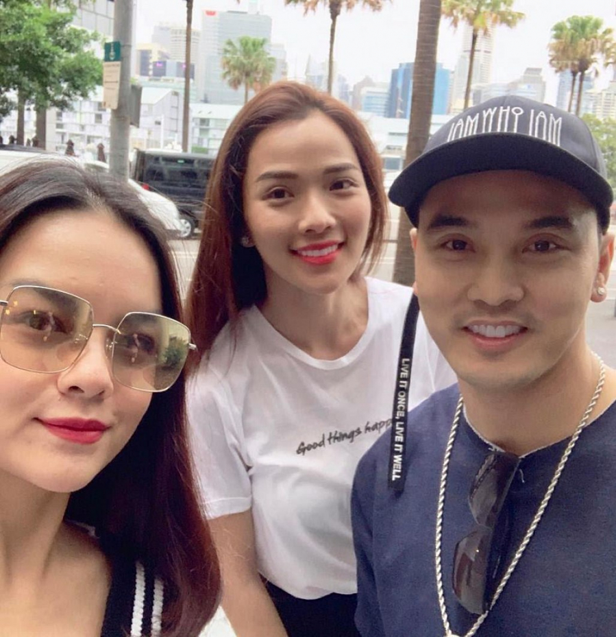 Cặp vợ chồng “mới cưới” hạnh phúc chia sẻ khoảnh thời gian cùng người bạn lâu năm Phạm Quỳnh Anh.
