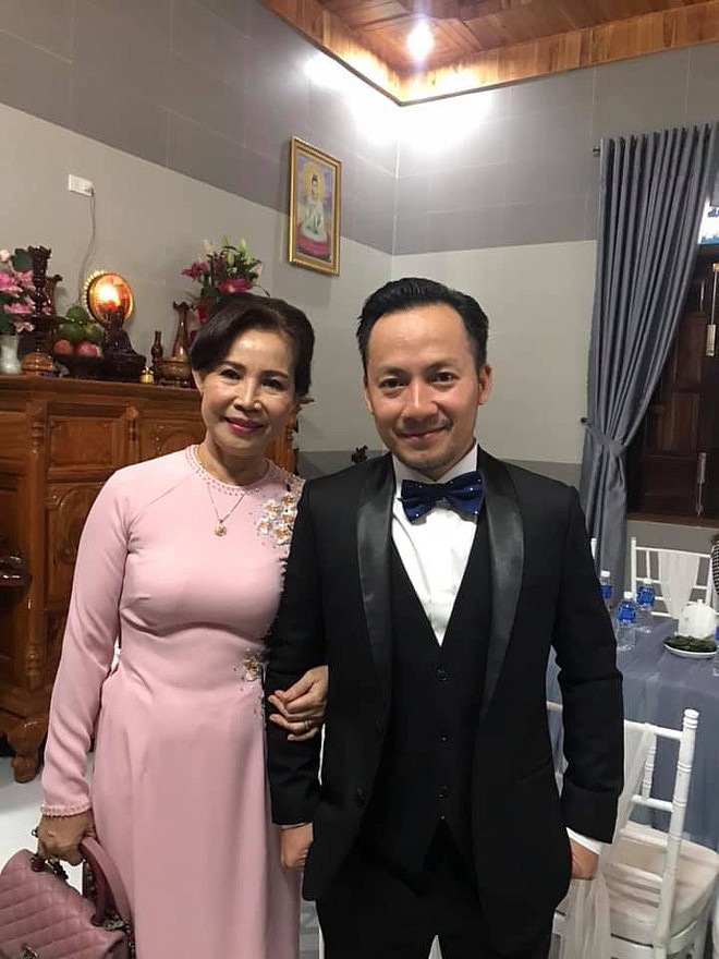  nữ ca sĩ Phương Thanh bất ngờ chia sẻ một số hình ảnh diễn ra trong lễ cưới của Tiến Đạt và Thụy Vy tại quê nhà.