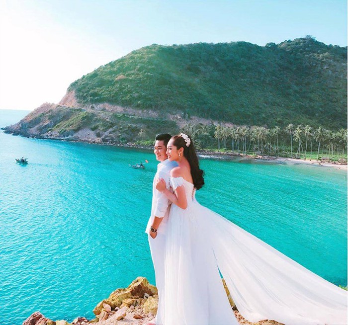 Ảnh cưới của Thu Thảo và chồng chụp tại đảo Hòn Sơn và Nam Du.    