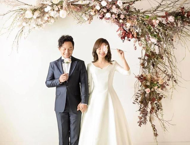 Hình ảnh vòng 2 thon gọn của vợ Tiến Đạt trong bộ ảnh cưới được chụp từ 1 tháng trước đó.    