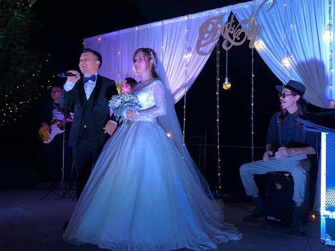 Hôn lễ của Tiến Đạt và cô dấu Thụy Vy vừa được tổ chức ở quê nhà Bình Thuận vào tối 30/12.    