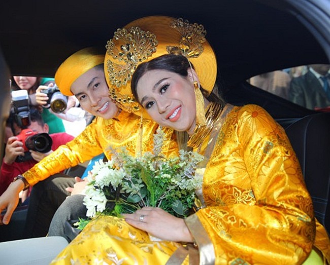 Lâm Khánh Chi và chồng trong ngày cưới.