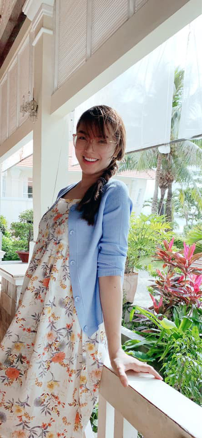 Hải Băng khoe bụng bầu vượt mặt, nhất quyết sinh con thứ 3 bất chấp mọi rủi ro.