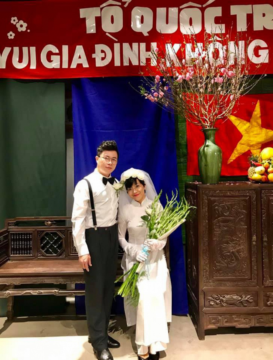 Ảnh cưới chuẩn thời bao cấp của MC Thảo Vân và Lê Anh.    