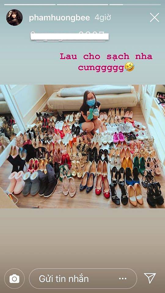 Hình ảnh trợ lý của Phạm Hương thu dọn hàng loạt giày cho cô.    