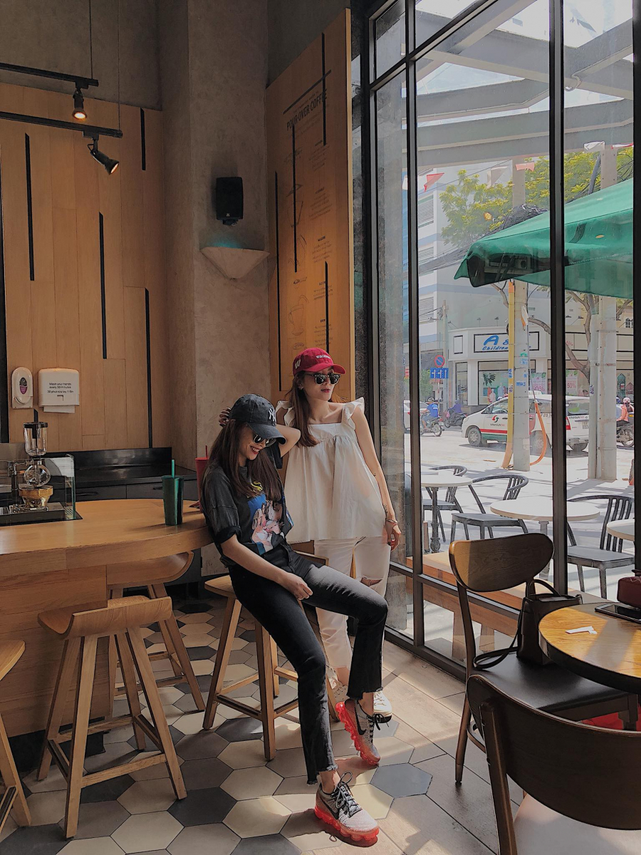 Yến Trang - Yến Nhi mỗi người một cá tính riêng nhưng đều có chung phong cách hiện đại, nắm bắt xu hướng để giúp bản thân trở nên nổi bật.