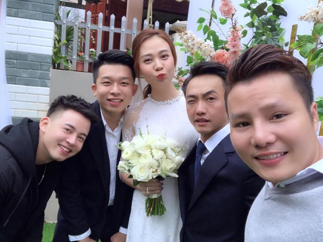 Trong khi yêu Hà Hồ suốt 8 năm không cưới thì Cường Đô la lại cưới Đàm Thu Trang chỉ sau hơn 1 năm hẹn hò .