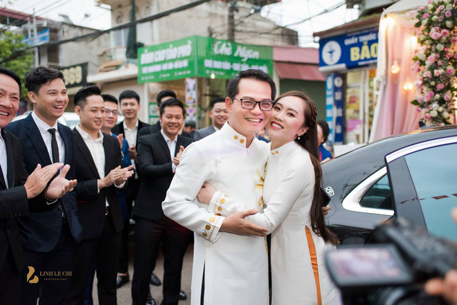Trung Hiếu và vợ trong hôn lễ tại Sơn La.    