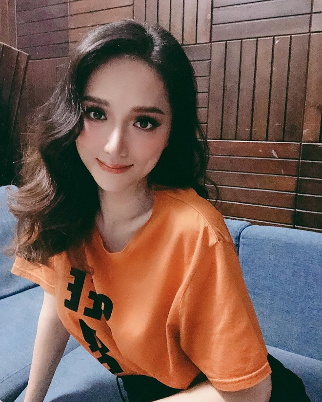 Hoa hậu Hương Giang ngày càng gầy đáng báo động.  