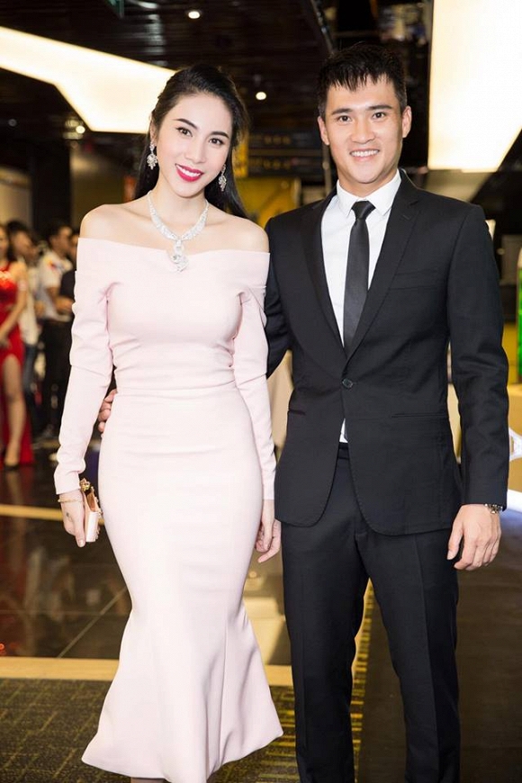 Công Vinh và Thủy Tiên là 1 trong 10 cặp vợ chồng đẹp và hạnh phúc nhất showbiz Việt.  