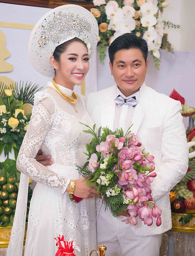Ngày 26/11/2017, Hoa hậu Đại dương 2014 - Đặng Thu Thảo tổ chức hôn lễ với chú rể là doanh nhân Phúc Thành tại quê nhà ở Cần Thơ. Trong lễ vu quy, người đẹp được mẹ ruột trao của hồi môn trước khi về nhà chồng.
