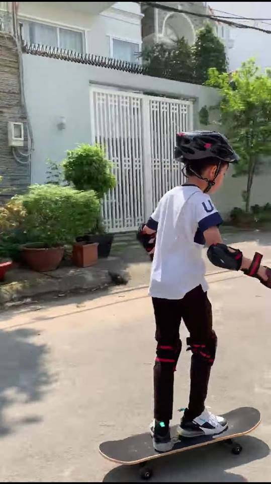 Ngay cả trượt ván, Subeo cũng thể hiện khả năng chuyên nghiệp dù mới 8 tuổi.    