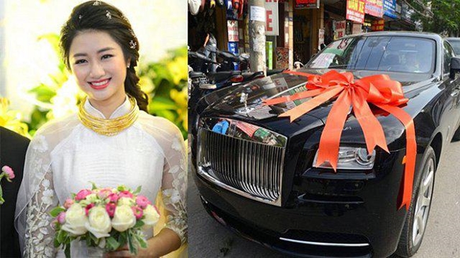 Hoa hậu Bản sắc Toàn Cầu Thu Ngân đeo vàng trĩu cổ trong ngày cưới vào tháng 9.2017. Ngoài ra, cô còn được ông xã đại gia tặng xế hộp siêu sang Rolls-Royce trị giá hơn 30 tỷ đồng.    