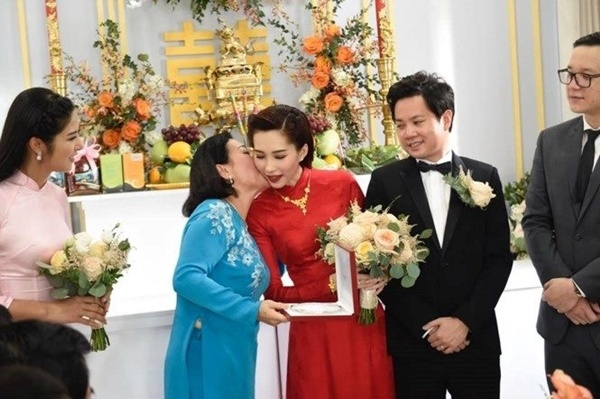 Sau khi Đặng Thu Thảo kết hôn với doanh nhân Trung Tín, một trong những chủ đề được nhiều người quan tâm là mẹ chồng tương lai của cô. 