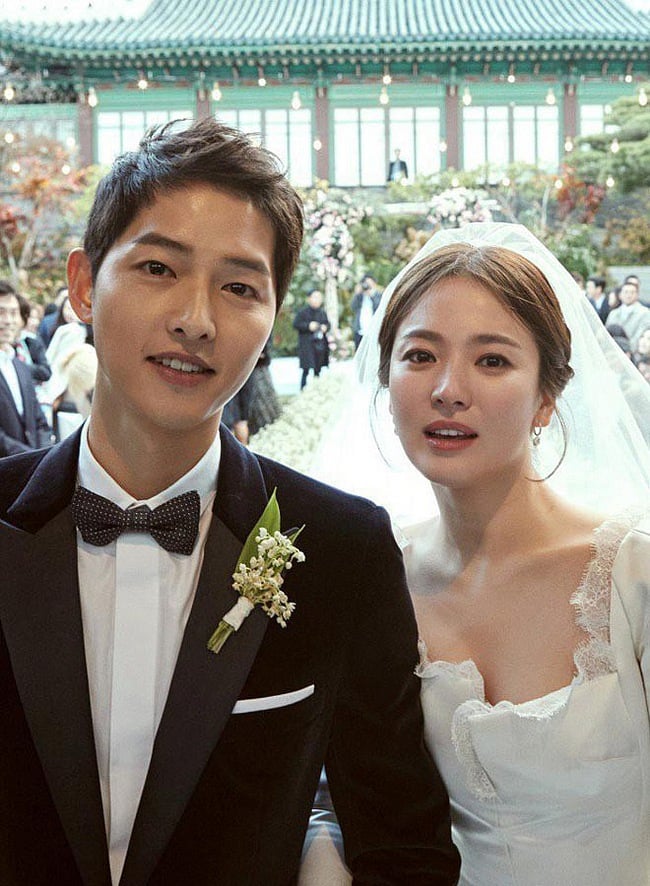 Song Joong Ki vẫn duy trì việc hẹn hò với bà xã sau khi kết hôn.