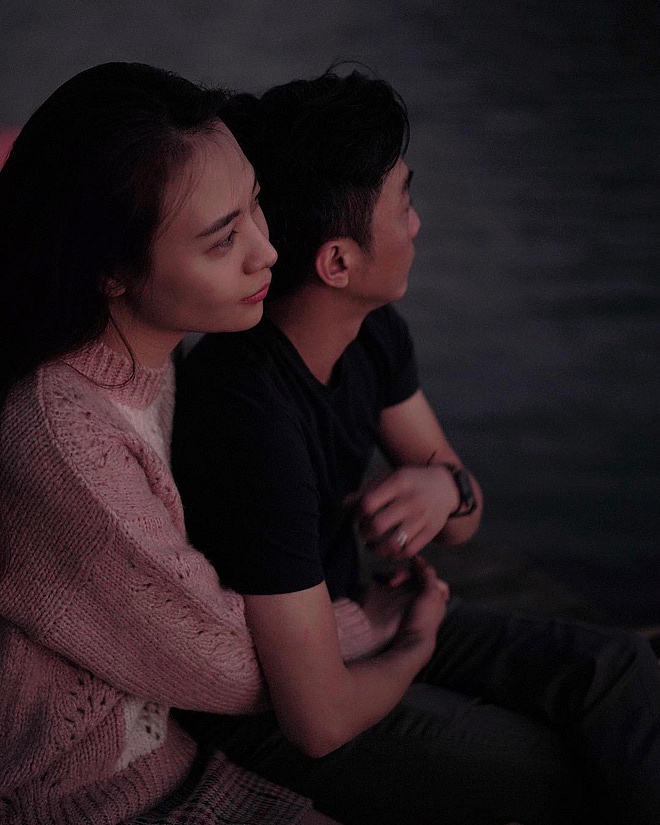 Hôm nay (12/2) là sinh nhật lần thứ 36 của Cường Đô La. Để kỷ niệm ngày đặc biệt này, Đàm Thu Trang đã đăng tải bức ảnh đầy lãng mạn bên Cường Đô La trong chuyến du lịch Đà Lạt của cả hai dịp Tết vừa qua và gửi lời chúc mừng sinh nhật vị hôn phu. Với lời chúc ngắn gọn: “Happy Birthday cục nợ”, Đàm Thu Trang đã mau chóng khiến bạn bè, khán giả phải dành sự chú ý lớn. Ở phần bình luận, rất nhiều lời chúc mừng sinh nhật được mọi người gửi tới Cường Đô La. Không những vậy, số đông khán giả còn bày tỏ sự mong muốn nam doanh nhân và Đàm Thu Trang sẽ sớm tổ chức lễ cưới trong thời gian không xa.