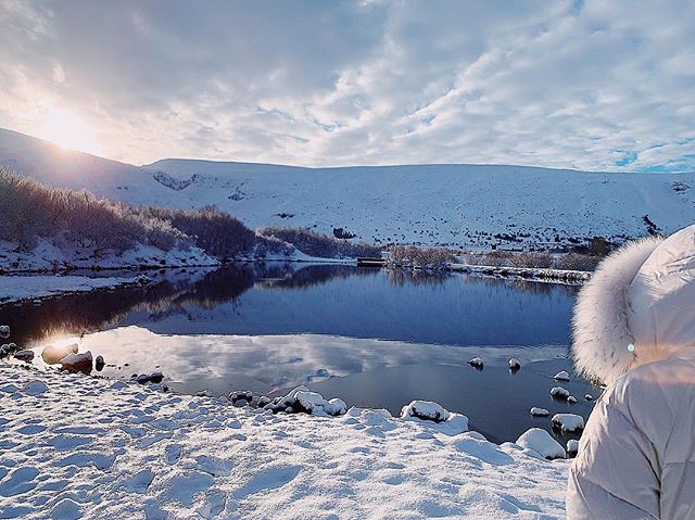 Tối ngày 14/2, Bảo Anh đăng tải bức ảnh chụp tại xứ sở tuyết trắng và không quên để lại dòng chú thích à mình đang ở Iceland.    