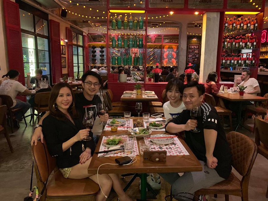 Được biết, Thu Hoài mời anh đi ăn để bù cho ngày sinh nhật vào đúng dịp Tết 2019, những ngày mà người đẹp đang đi du lịch ở nước ngoài với gia đình.    