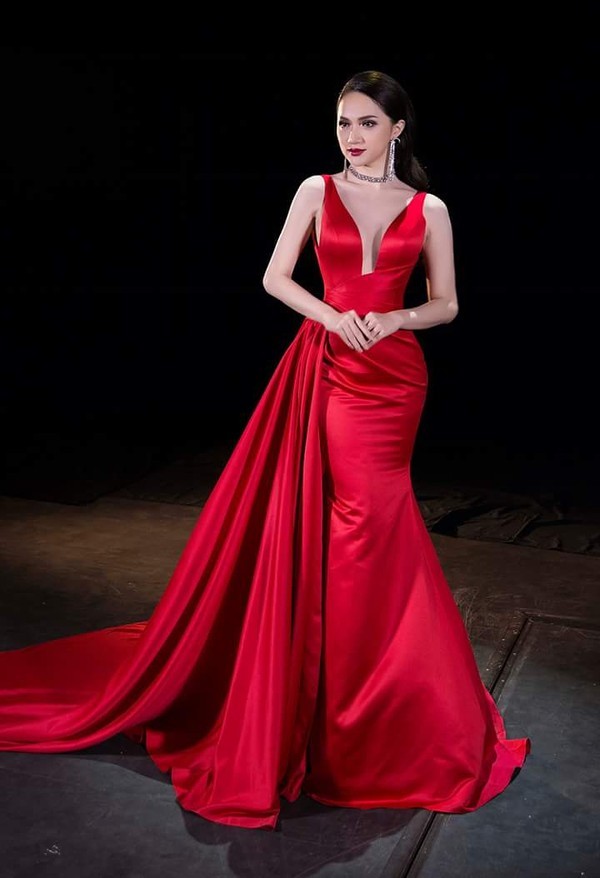 Chiếc váy màu đỏ được Hương Giang diện trong đêm đăng quang Hoa hậu chuyển giới Quốc tế.  