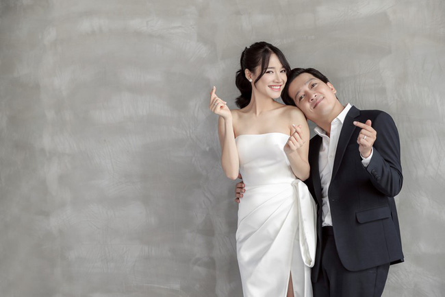 Nhã Phương đã thay ảnh bìa của fanpage như một cách kỉ niệm 5 tháng ngày cưới.