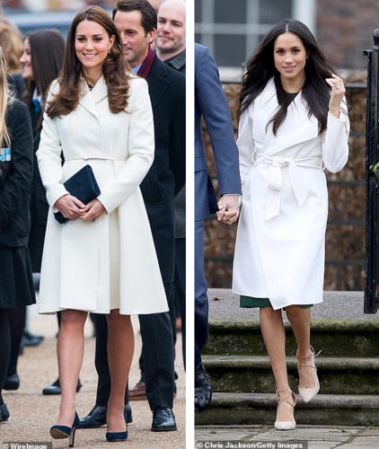 Chiếc áo khoác trắng mà Meghan mặc dịp đính hôn (phải) có nét tương đồng gần như toàn bộ với chiếc áo mà Công nương Kate mặc từ năm 2015 (trái).  