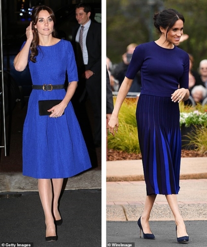 Kate ở London năm 2015 (trái) và Meghan ở New Zealand hồi tháng 10/2018 (phải). Cả 2 đều chọn màu xanh dương đậm mang khí chất hoàng gia.  