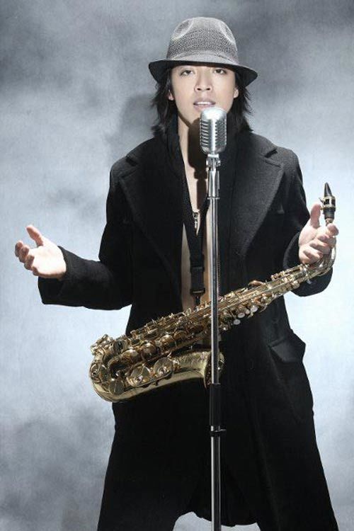 Chồng danh hài Việt Hương - Hoài Phương là nghệ sĩ saxophone tài năng và điển trai.  