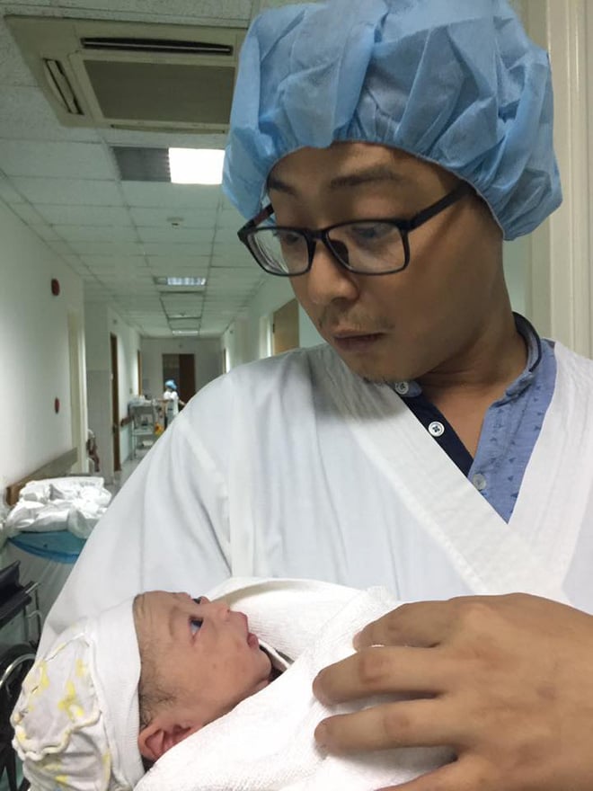 Ông xã của Bảo Trâm vô cùng hạnh phúc khi được chào đón con gái đầu lòng sau 2 năm chung sống.
