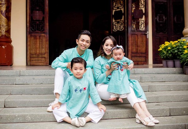 Gia đình hạnh phúc, đủ nếp đủ tẻ của Khánh Thi - Phan Hiển.