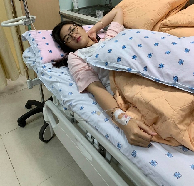 Vợ Huy Khánh là Anh Thư phải nhập viện cấp cứu vì viêm ruột.  