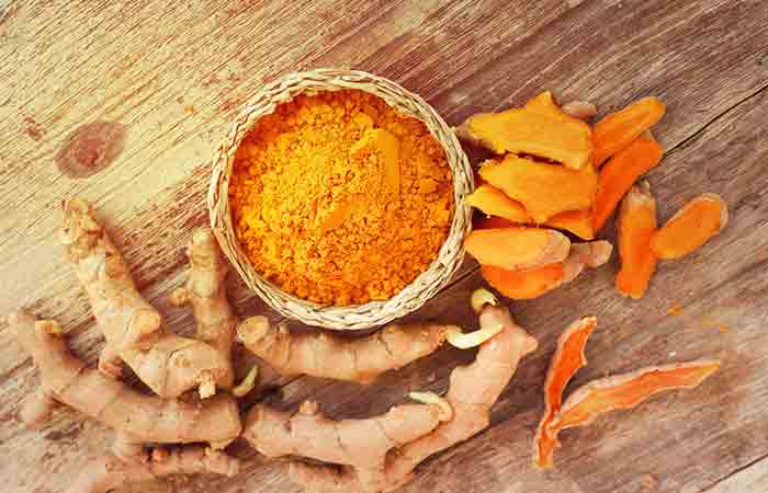 2.-Turmeric-And-Honey-For-Acne