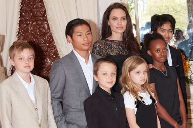 Angelina-Jolie-and-kids2-