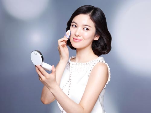 Clip: Học cách dùng phấn nước trang điểm chuẩn của sao Hàn