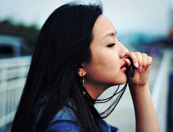 Cái chạm tay vội vã đêm hôm ấy khiến trái tim tôi thổn thức trước người đàn ông lạ